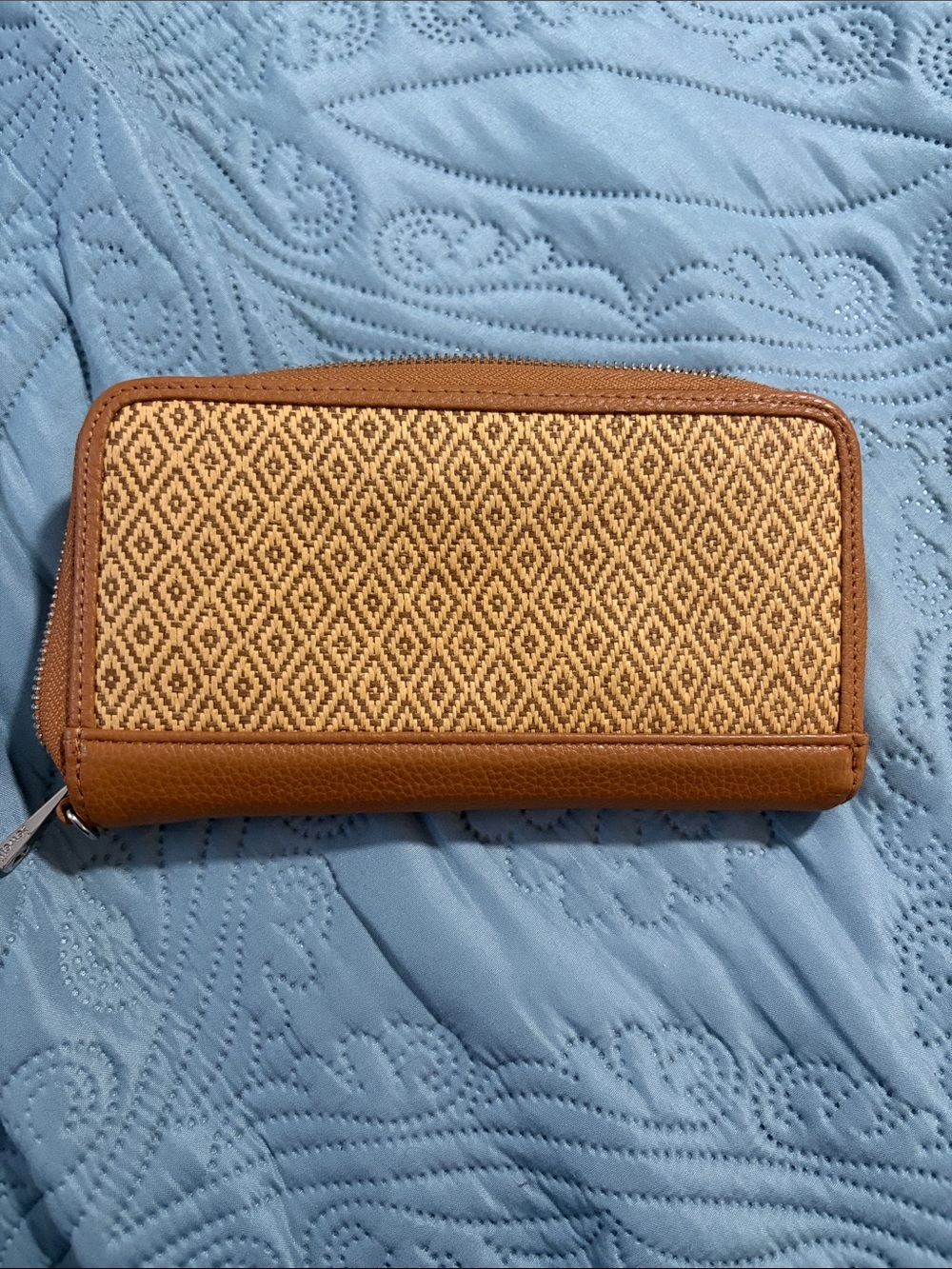 Thirty-One Jewels 
Tan and Beige Woven Zip-Around Wallet